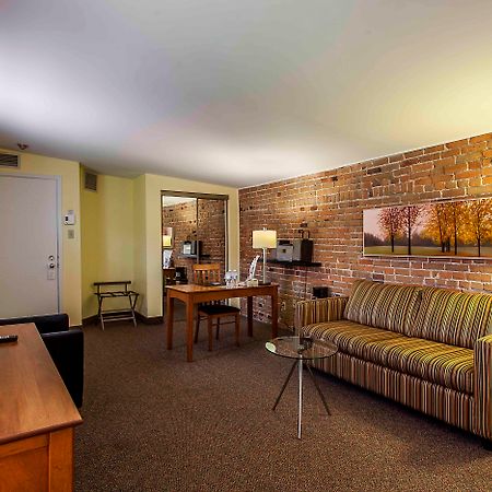 โอแบร์ฌ เดอ ลา ฟงแตน Hotel มอนทรีอัล ภายนอก รูปภาพ