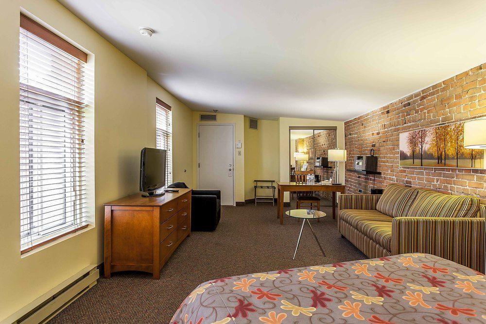 โอแบร์ฌ เดอ ลา ฟงแตน Hotel มอนทรีอัล ภายนอก รูปภาพ