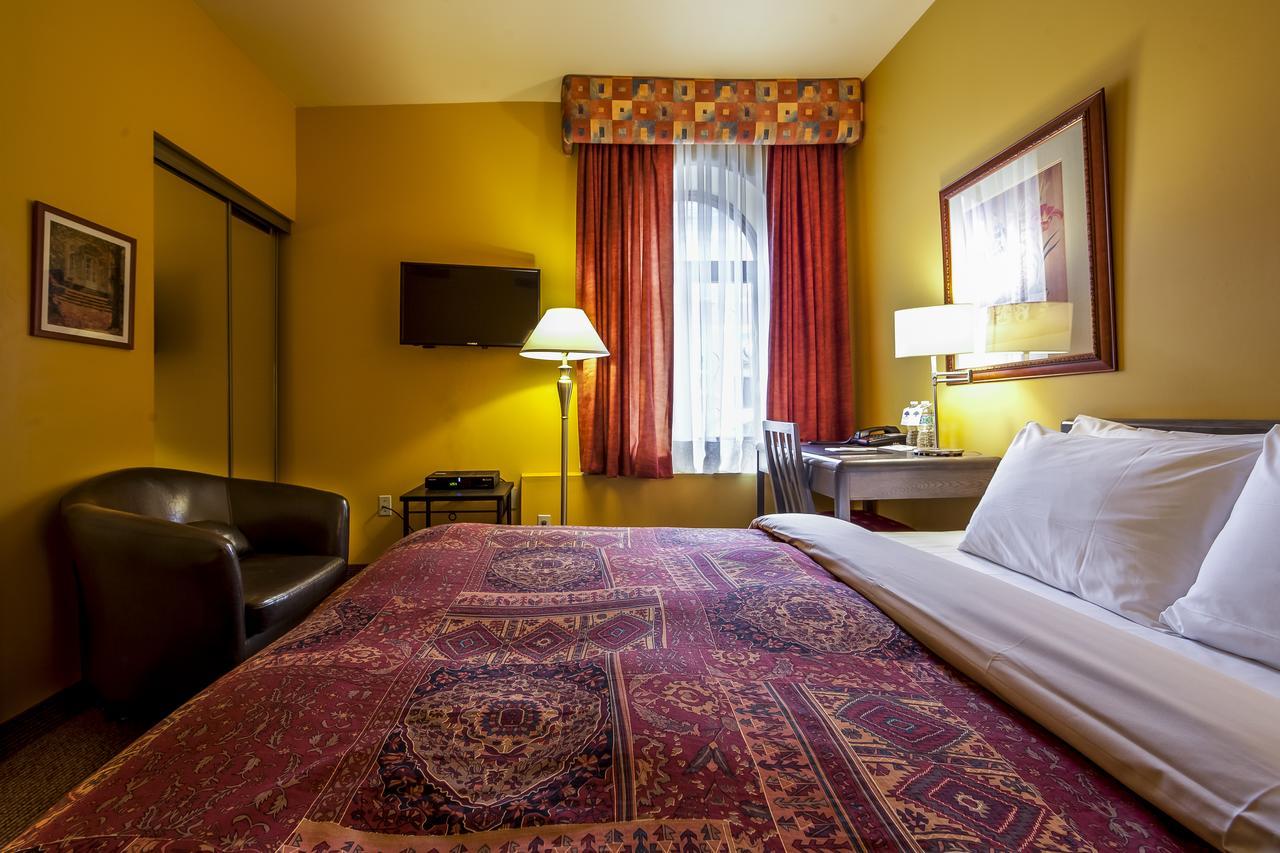 โอแบร์ฌ เดอ ลา ฟงแตน Hotel มอนทรีอัล ภายนอก รูปภาพ
