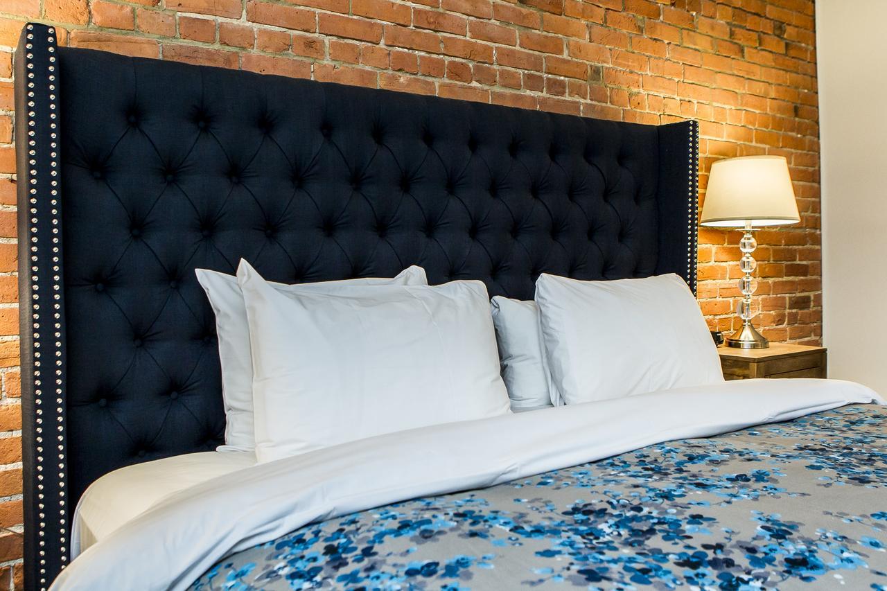 โอแบร์ฌ เดอ ลา ฟงแตน Hotel มอนทรีอัล ภายนอก รูปภาพ