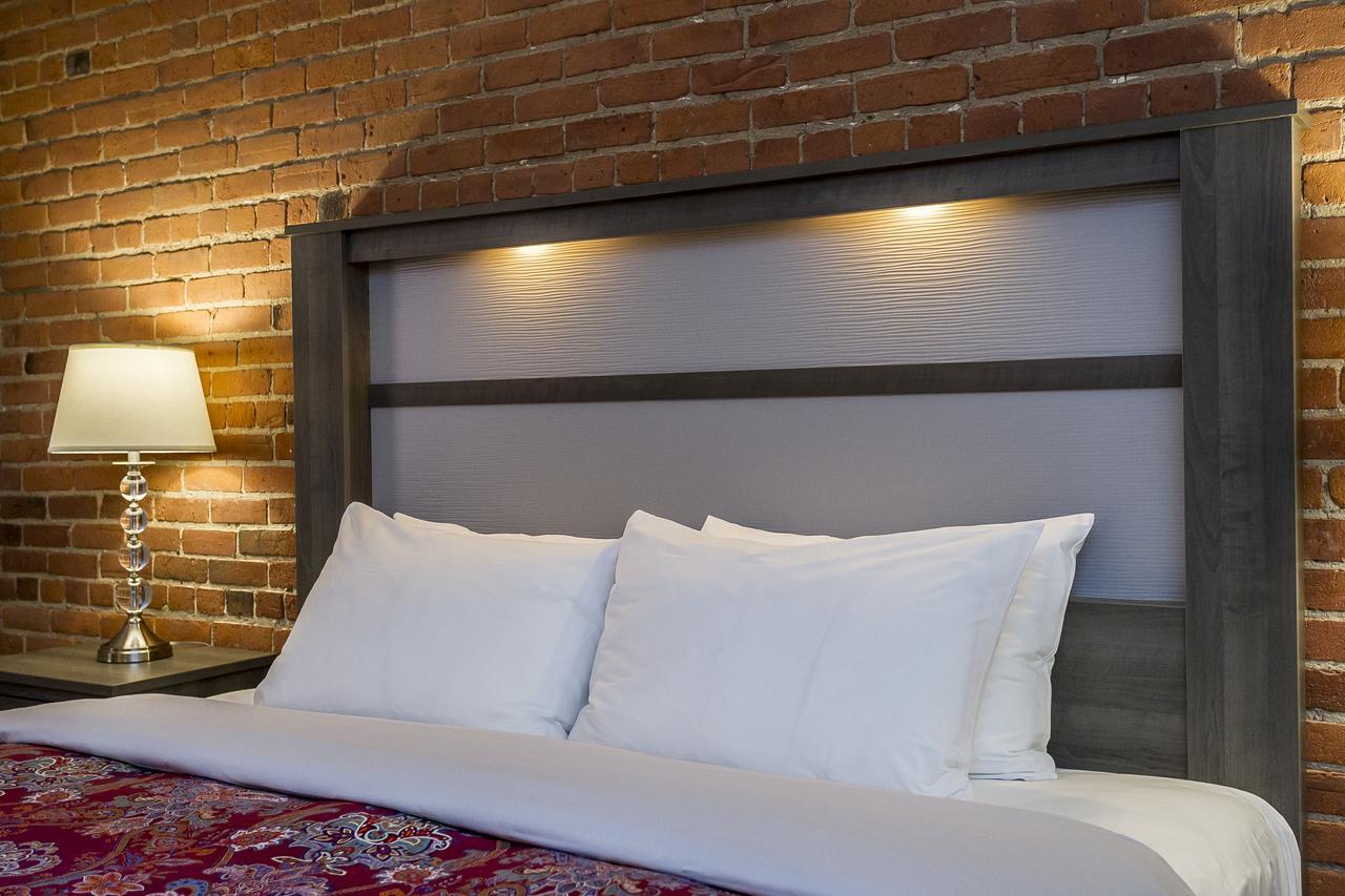 โอแบร์ฌ เดอ ลา ฟงแตน Hotel มอนทรีอัล ภายนอก รูปภาพ