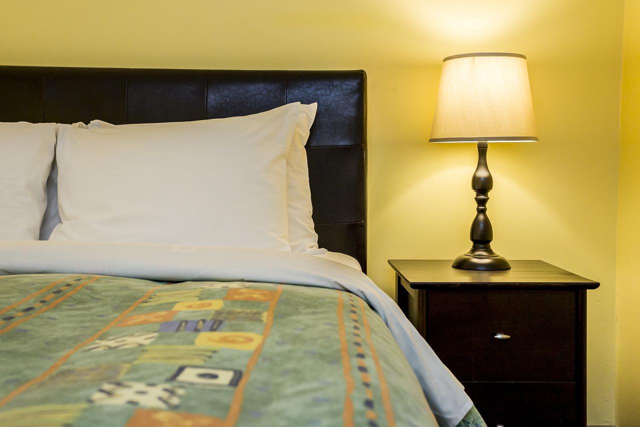 โอแบร์ฌ เดอ ลา ฟงแตน Hotel มอนทรีอัล ภายนอก รูปภาพ