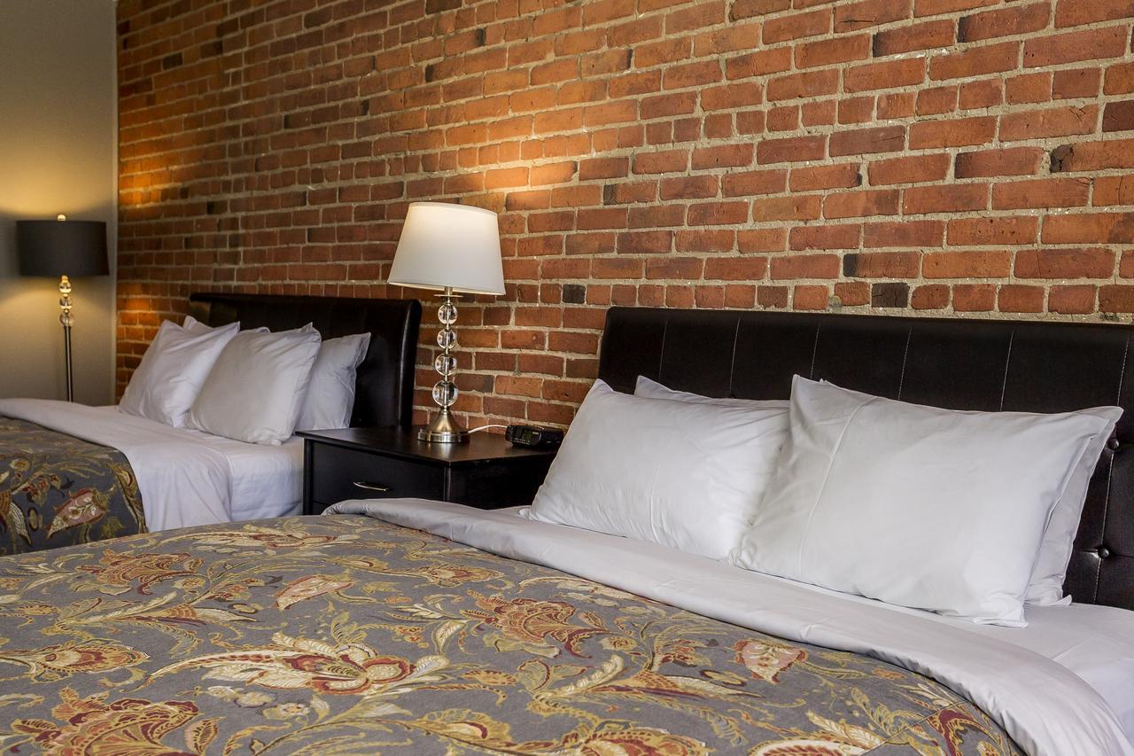 โอแบร์ฌ เดอ ลา ฟงแตน Hotel มอนทรีอัล ภายนอก รูปภาพ
