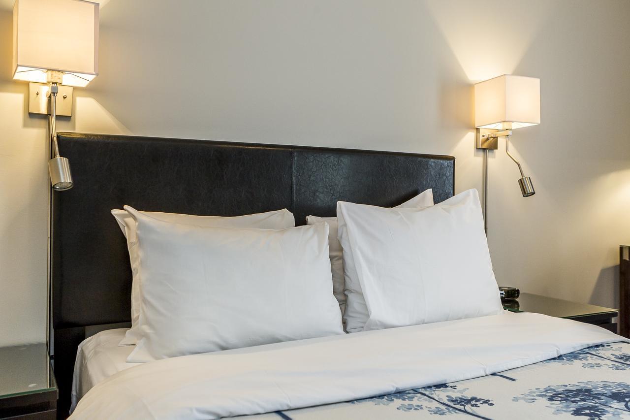 โอแบร์ฌ เดอ ลา ฟงแตน Hotel มอนทรีอัล ภายนอก รูปภาพ