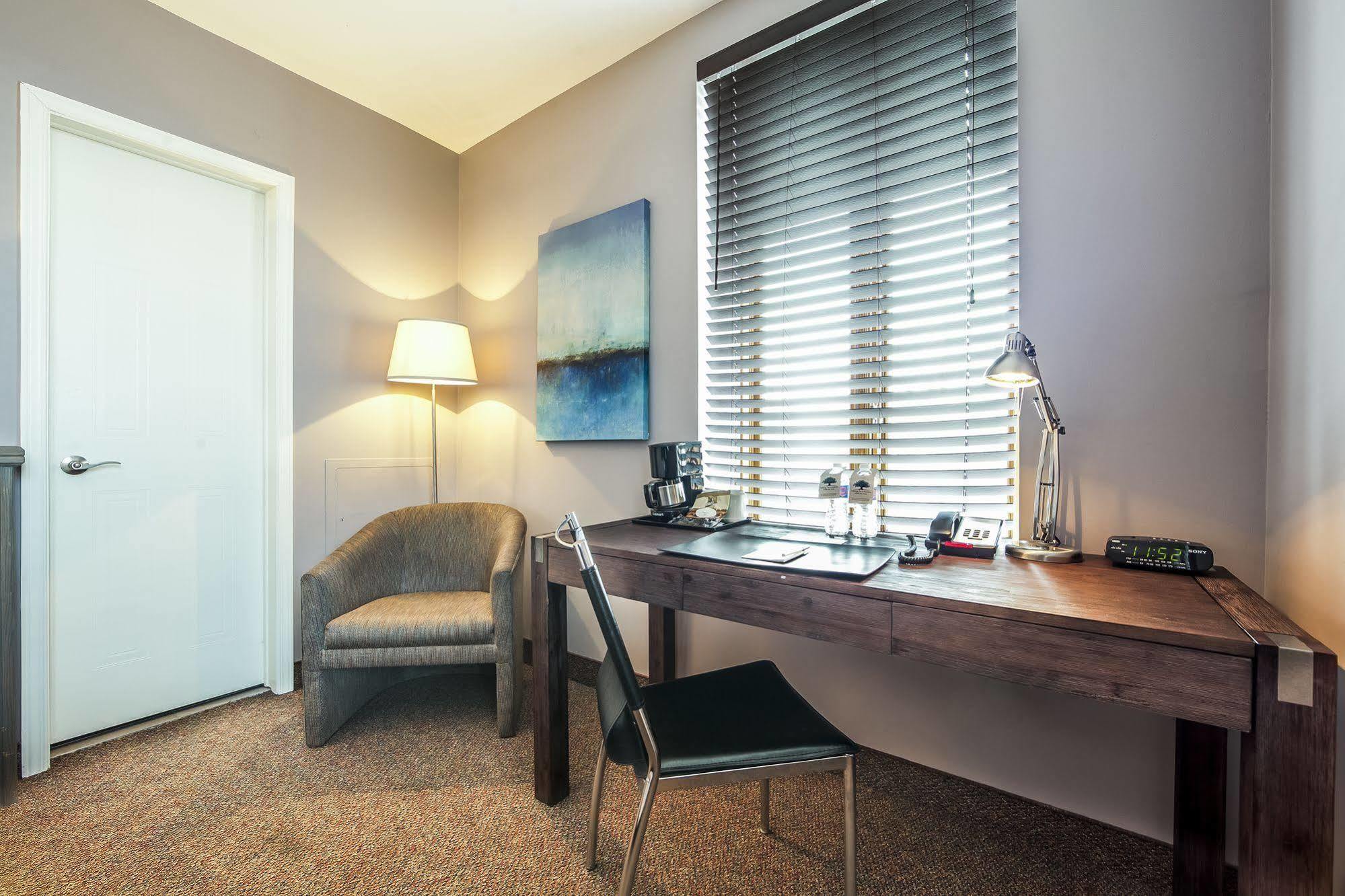 โอแบร์ฌ เดอ ลา ฟงแตน Hotel มอนทรีอัล ภายนอก รูปภาพ