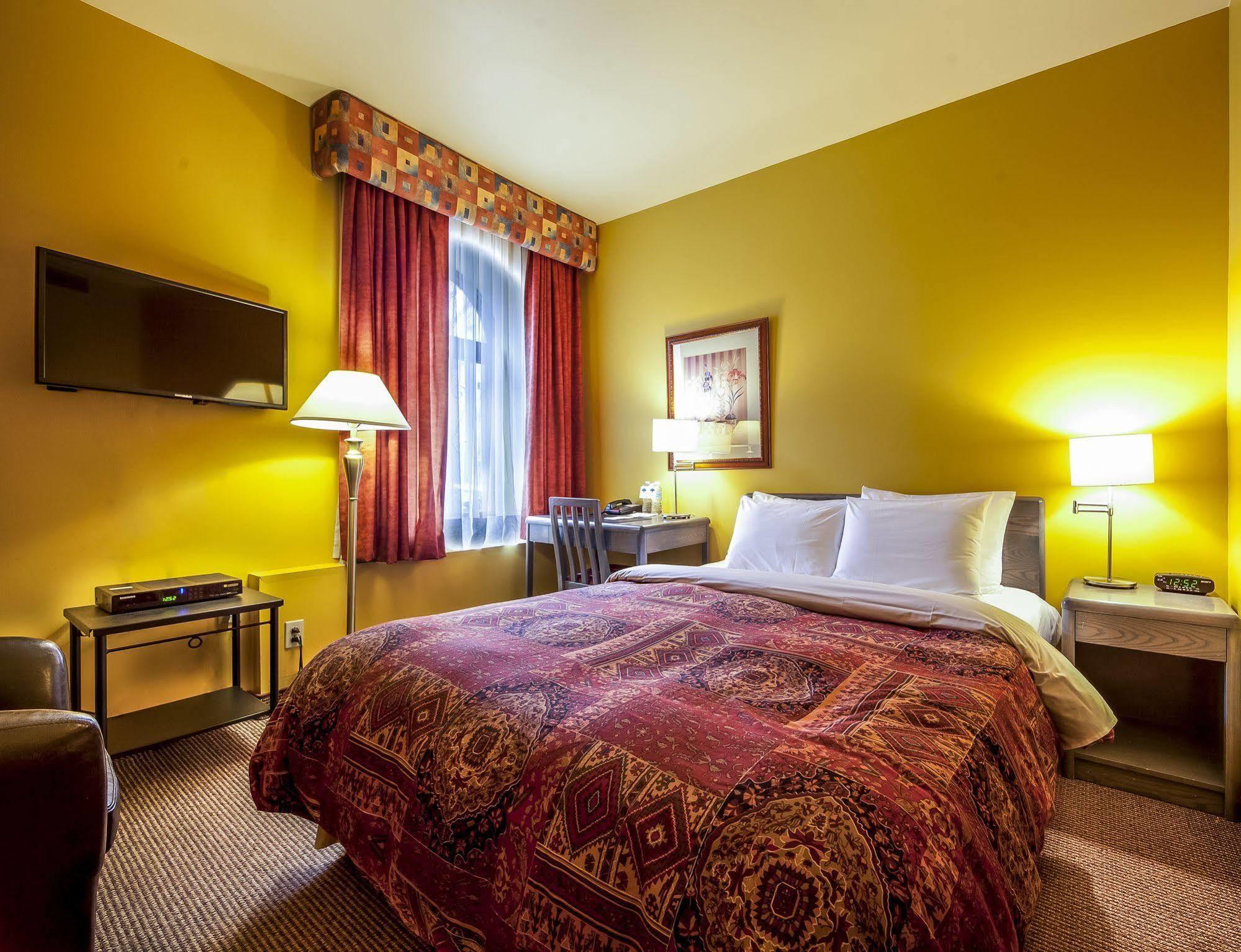 โอแบร์ฌ เดอ ลา ฟงแตน Hotel มอนทรีอัล ภายนอก รูปภาพ