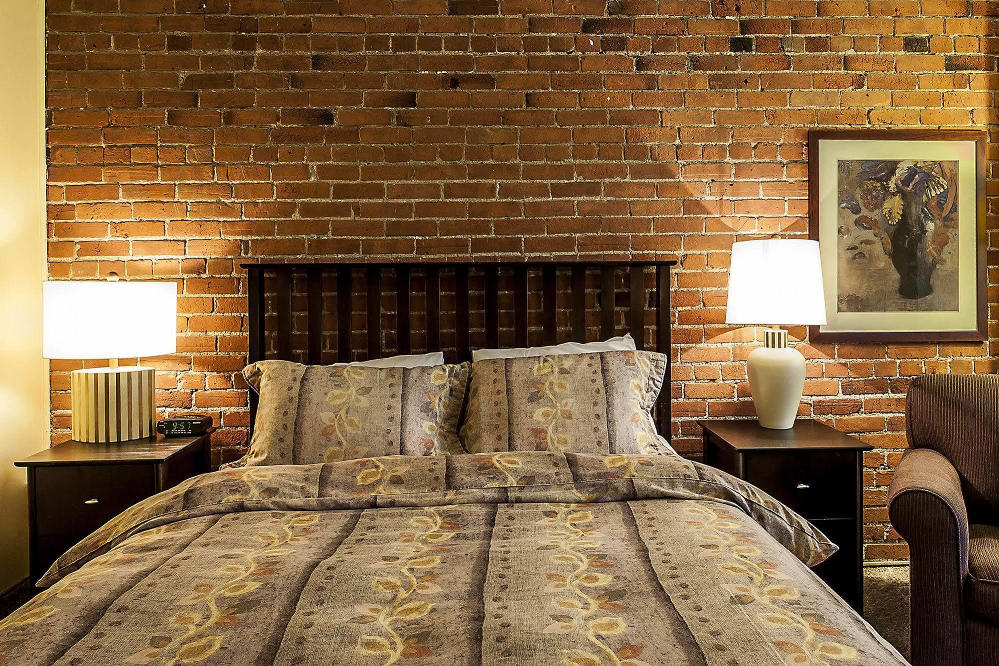 โอแบร์ฌ เดอ ลา ฟงแตน Hotel มอนทรีอัล ภายนอก รูปภาพ
