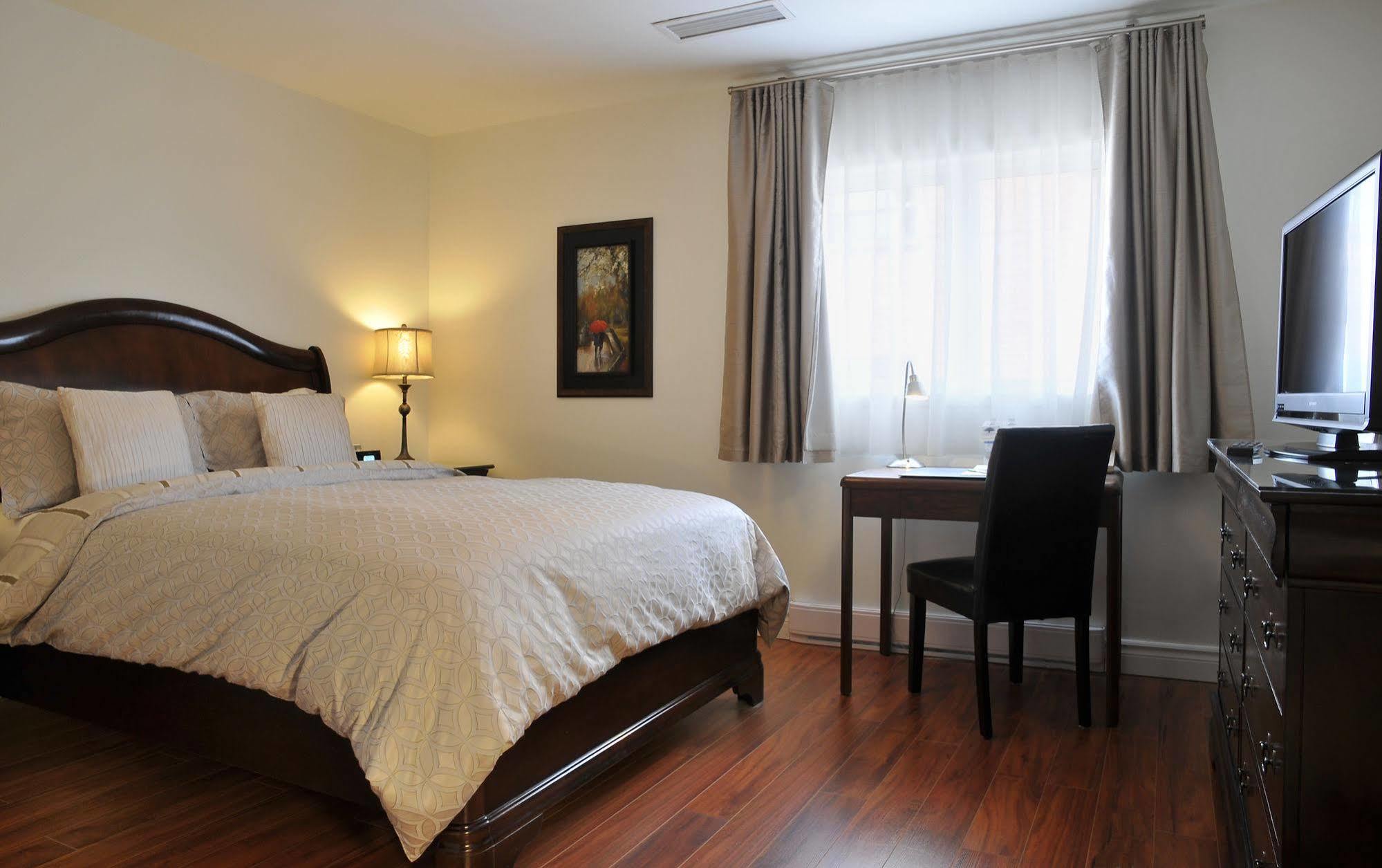 โอแบร์ฌ เดอ ลา ฟงแตน Hotel มอนทรีอัล ภายนอก รูปภาพ
