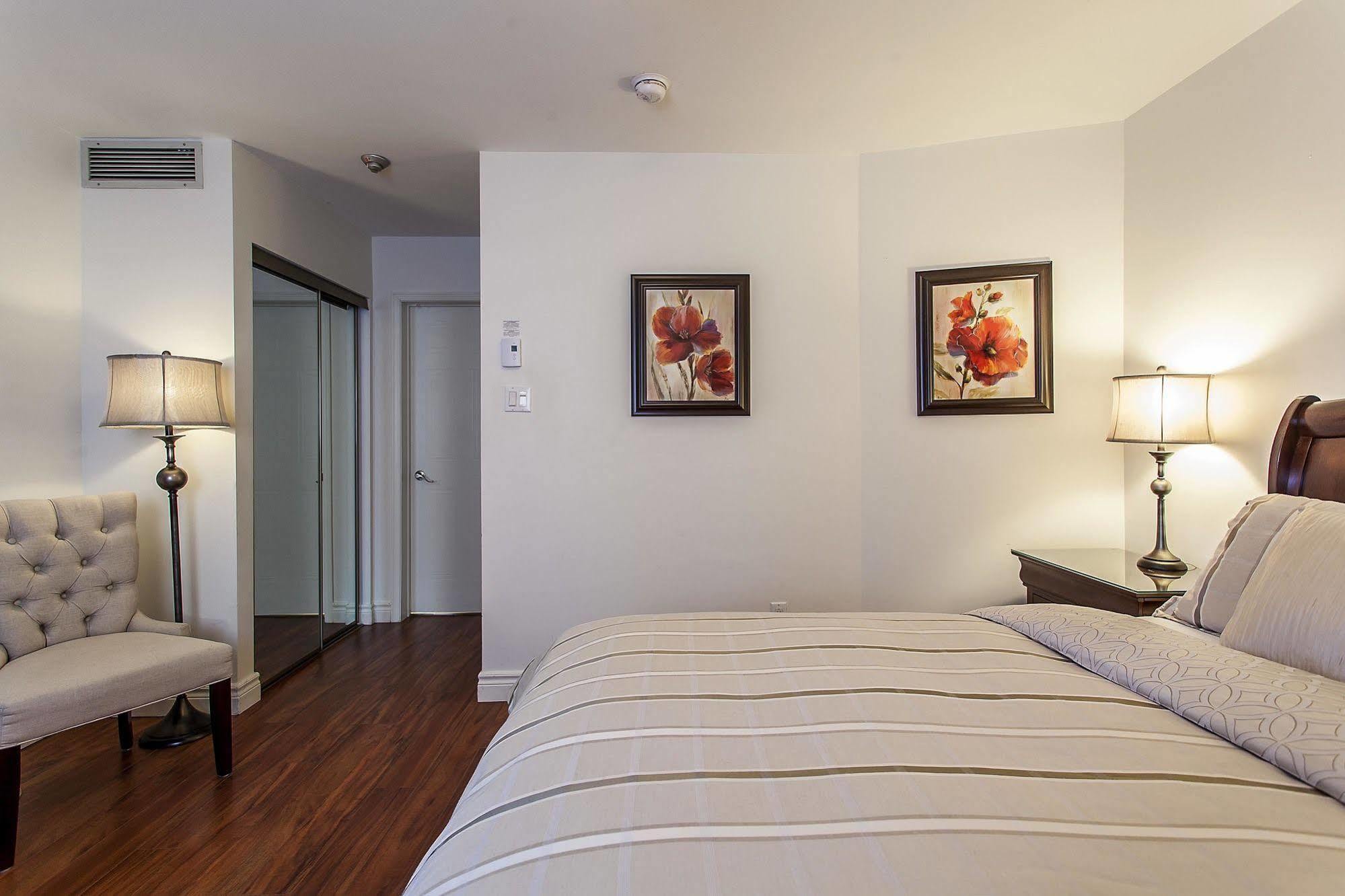 โอแบร์ฌ เดอ ลา ฟงแตน Hotel มอนทรีอัล ภายนอก รูปภาพ